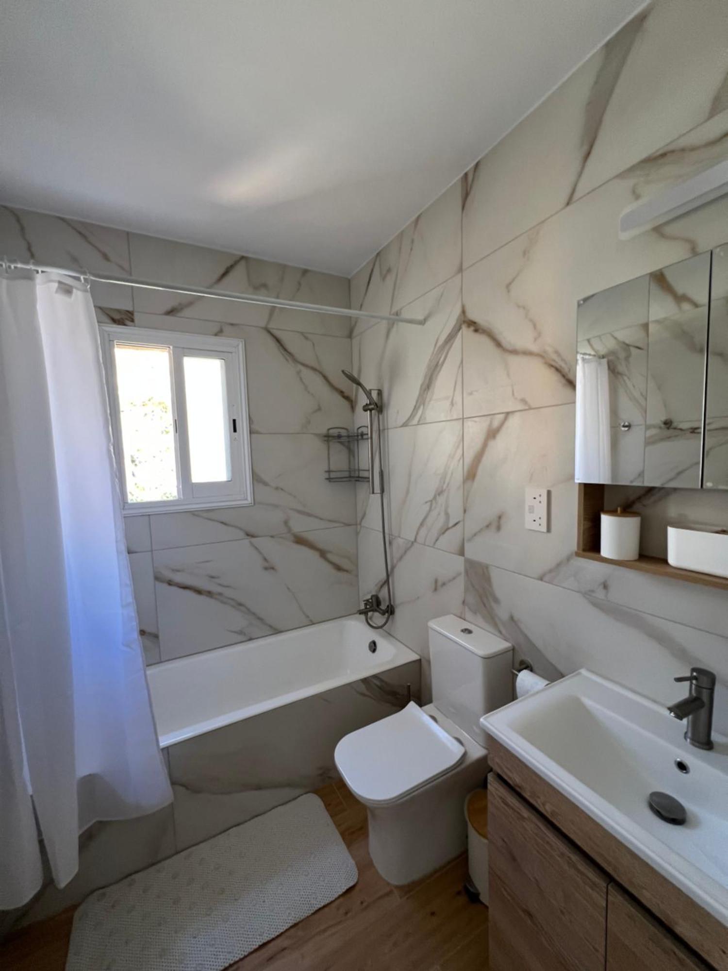Iris Village Grand Apartment Paphos Exterior photo